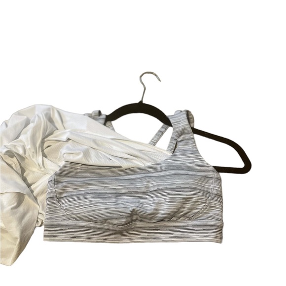 Lululemon Athletica 2-In-1 Workout Tank Top | White and Gray | Size 6, Medium - Picture 6 of 8